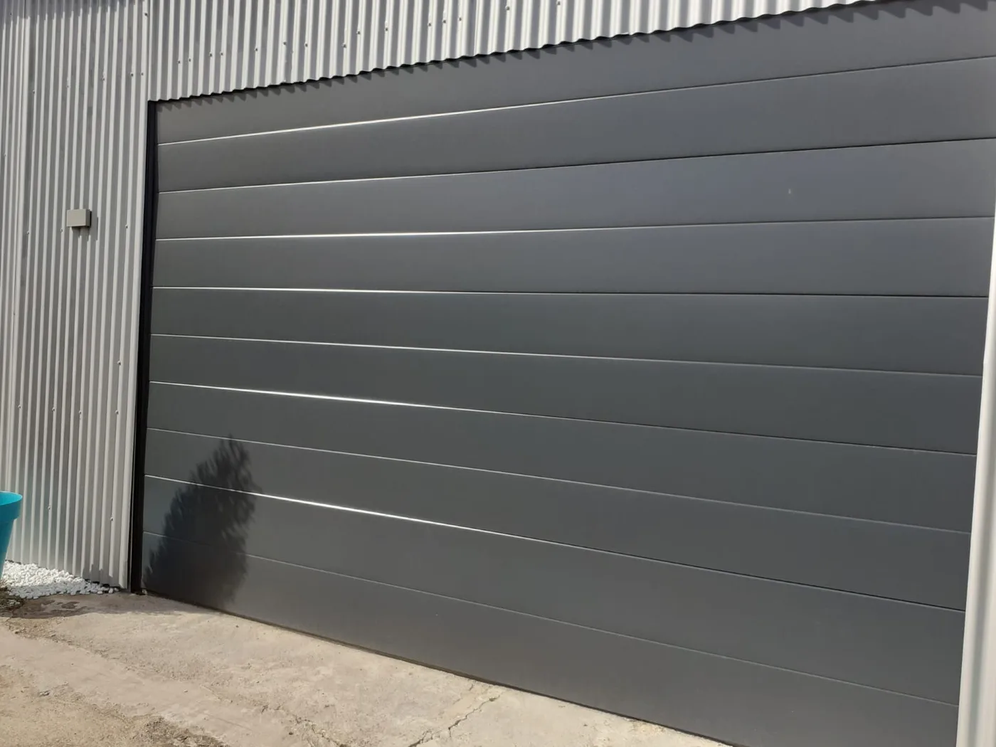 Porte de garage sectionnelle anthracite