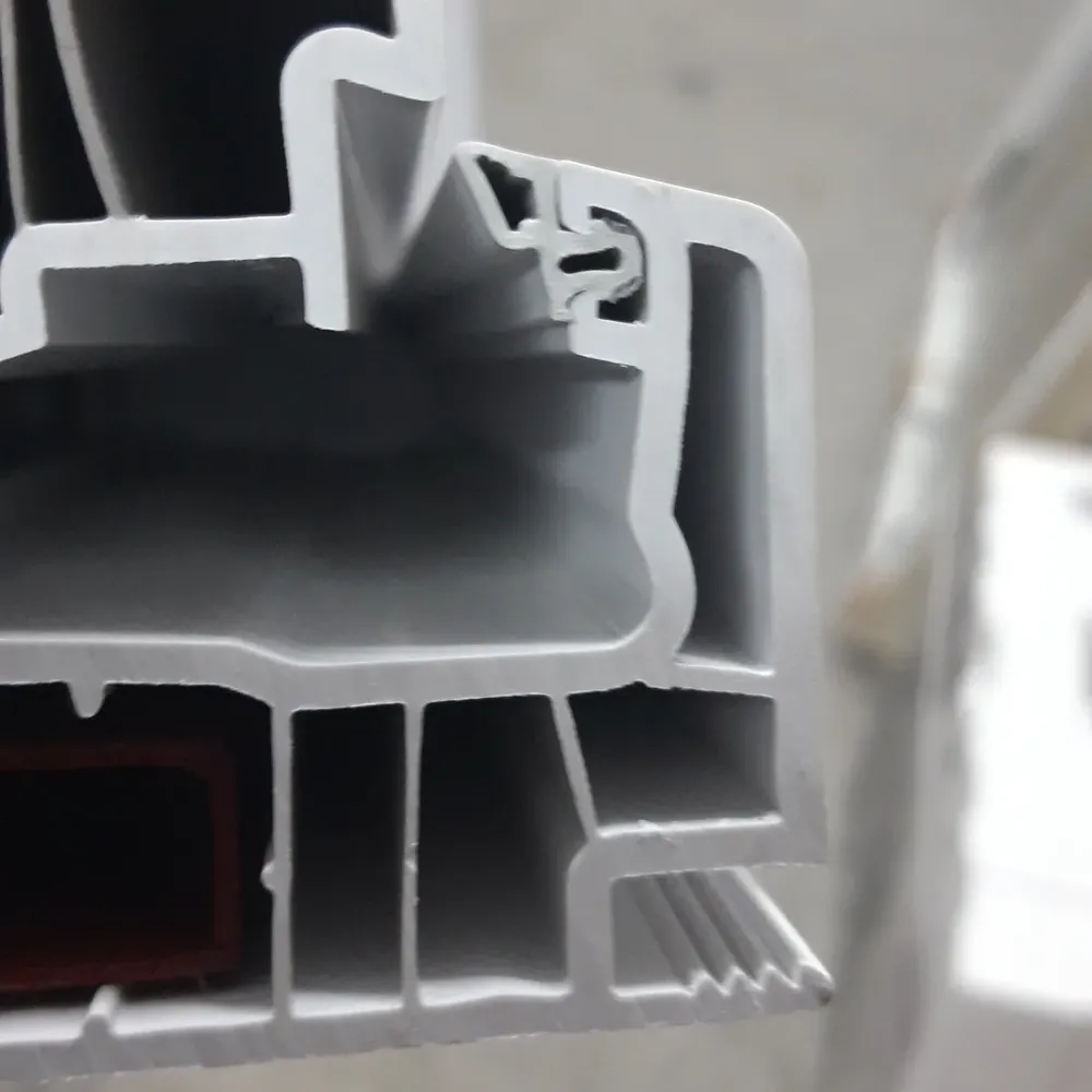 Profilé de fenêtre PVC vu en coupe